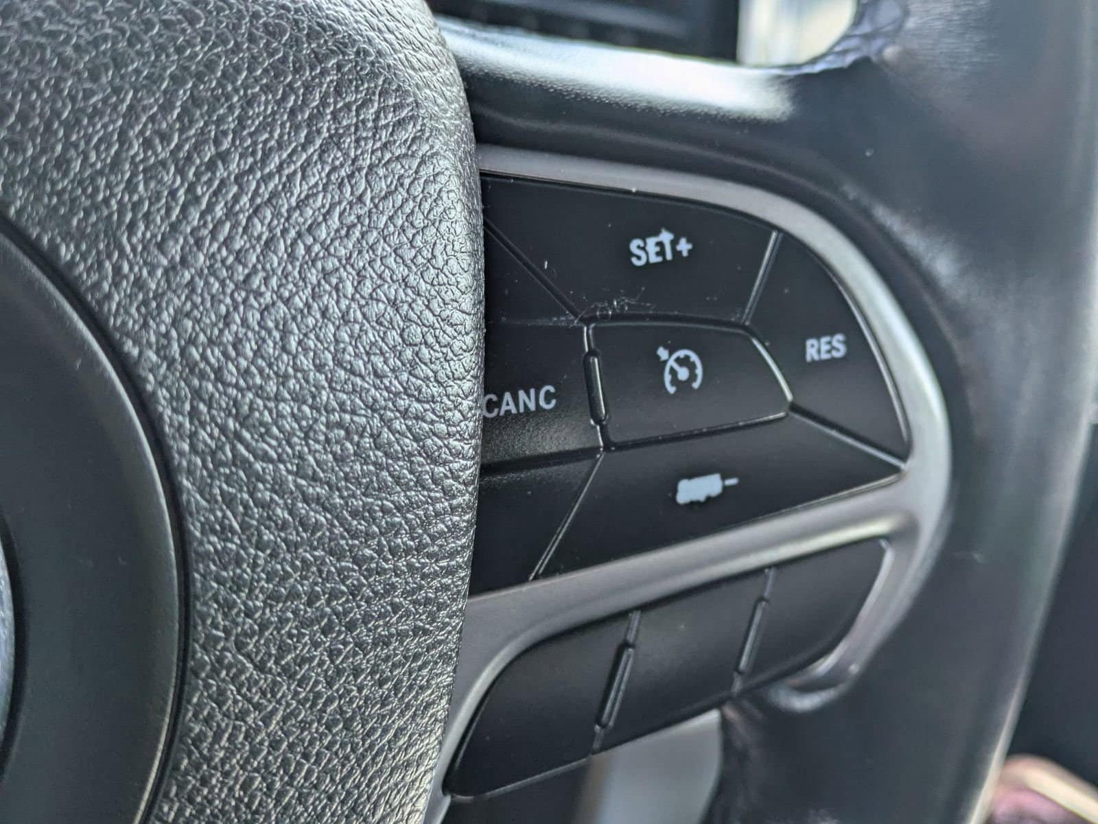 Thumbnail: 2019 Jeep Grand Cherokee - 25