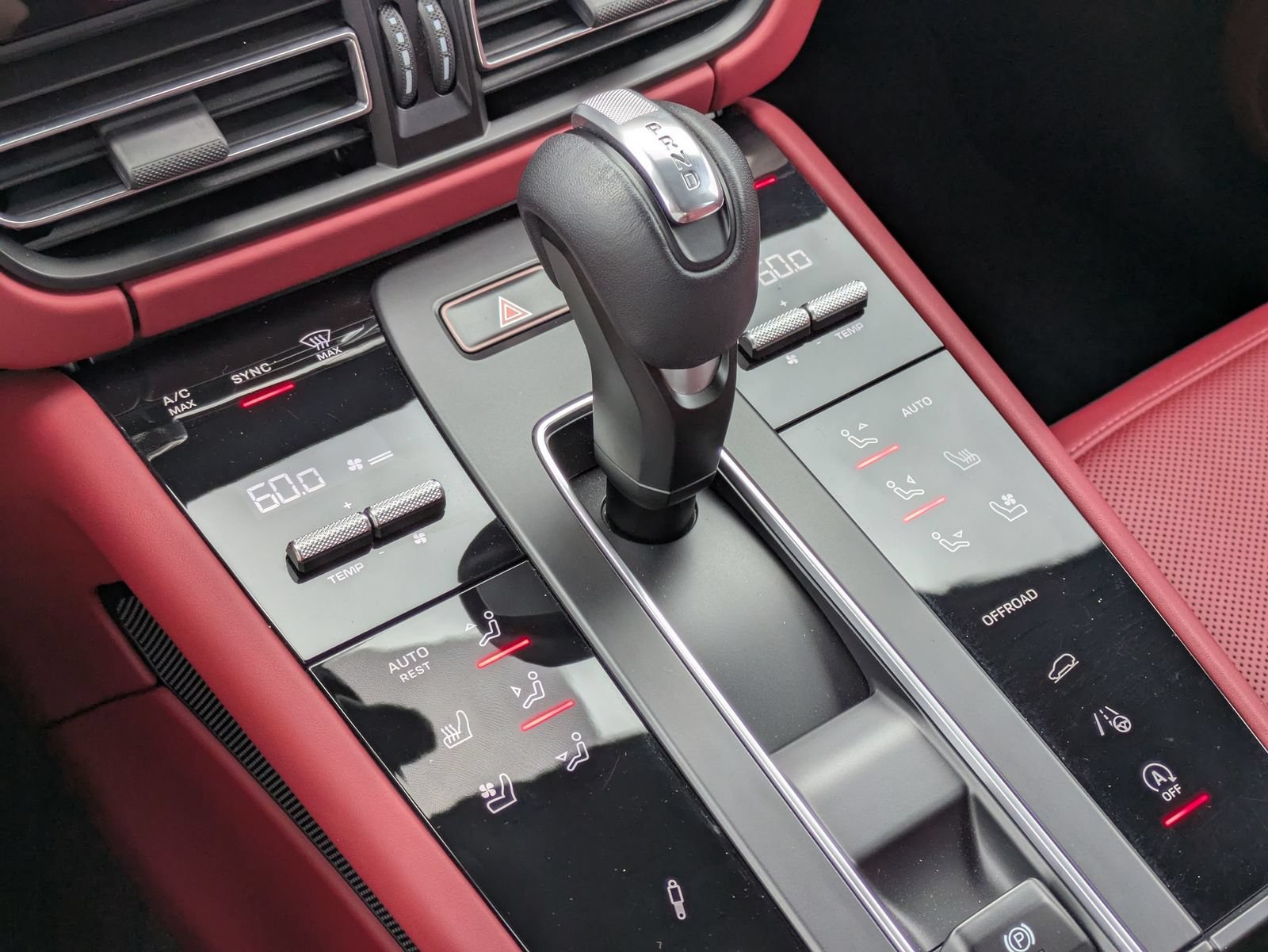 Thumbnail: 2022 Porsche Macan - 30