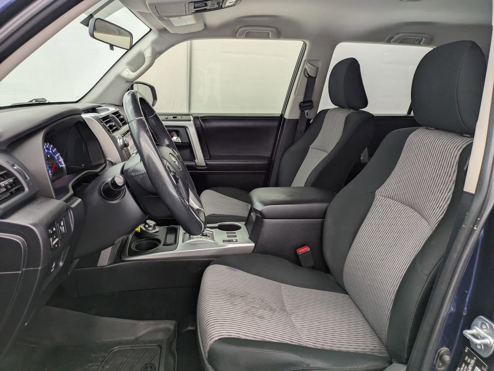 Thumbnail: 2016 Toyota 4Runner - 16