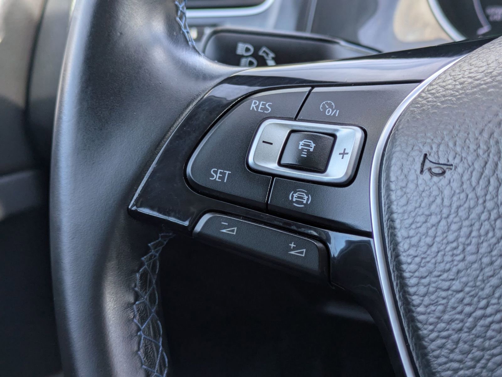 Thumbnail: 2019 Volkswagen e-Golf - 23