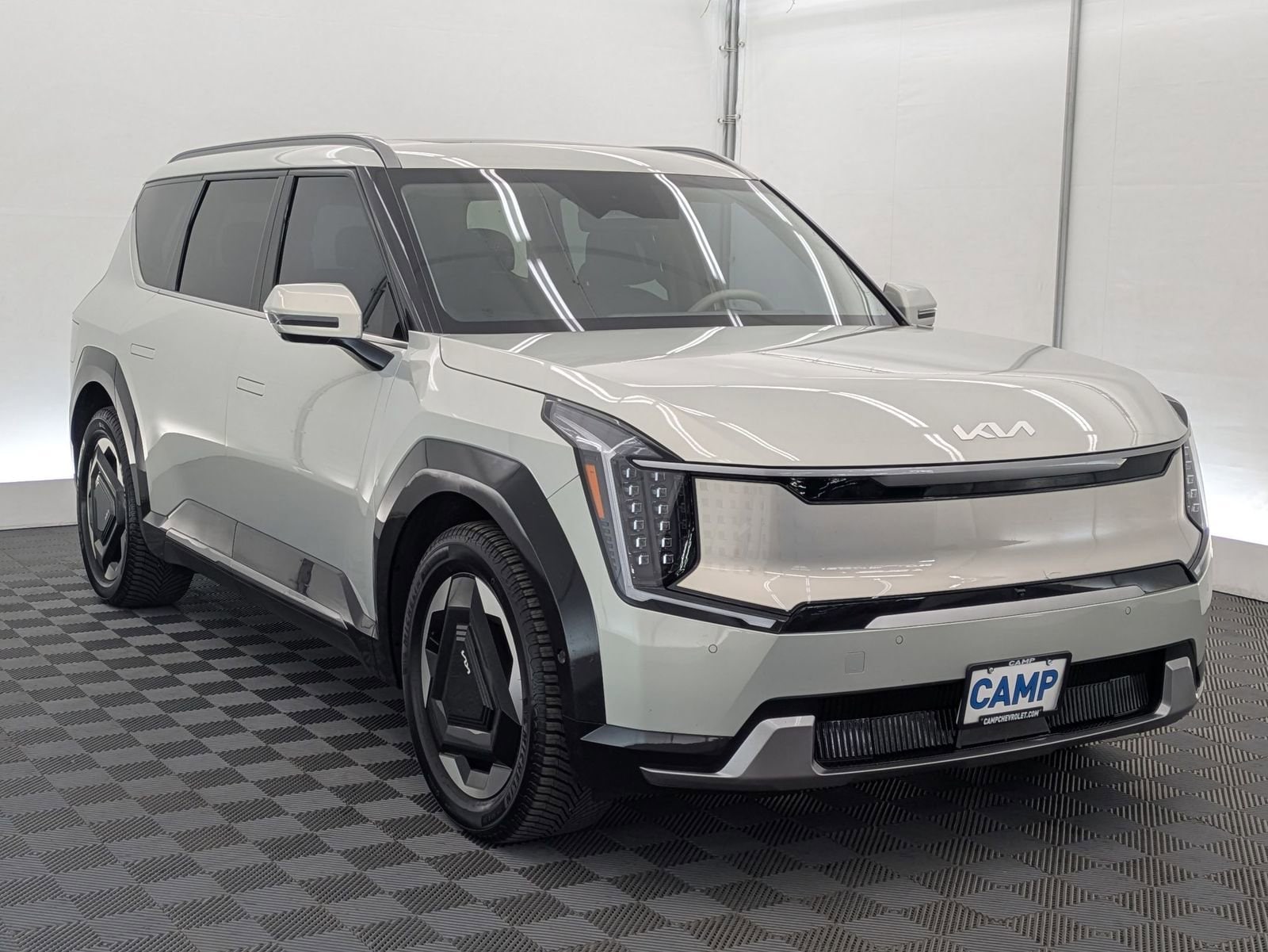 Thumbnail: 2024 Kia EV9 - 8