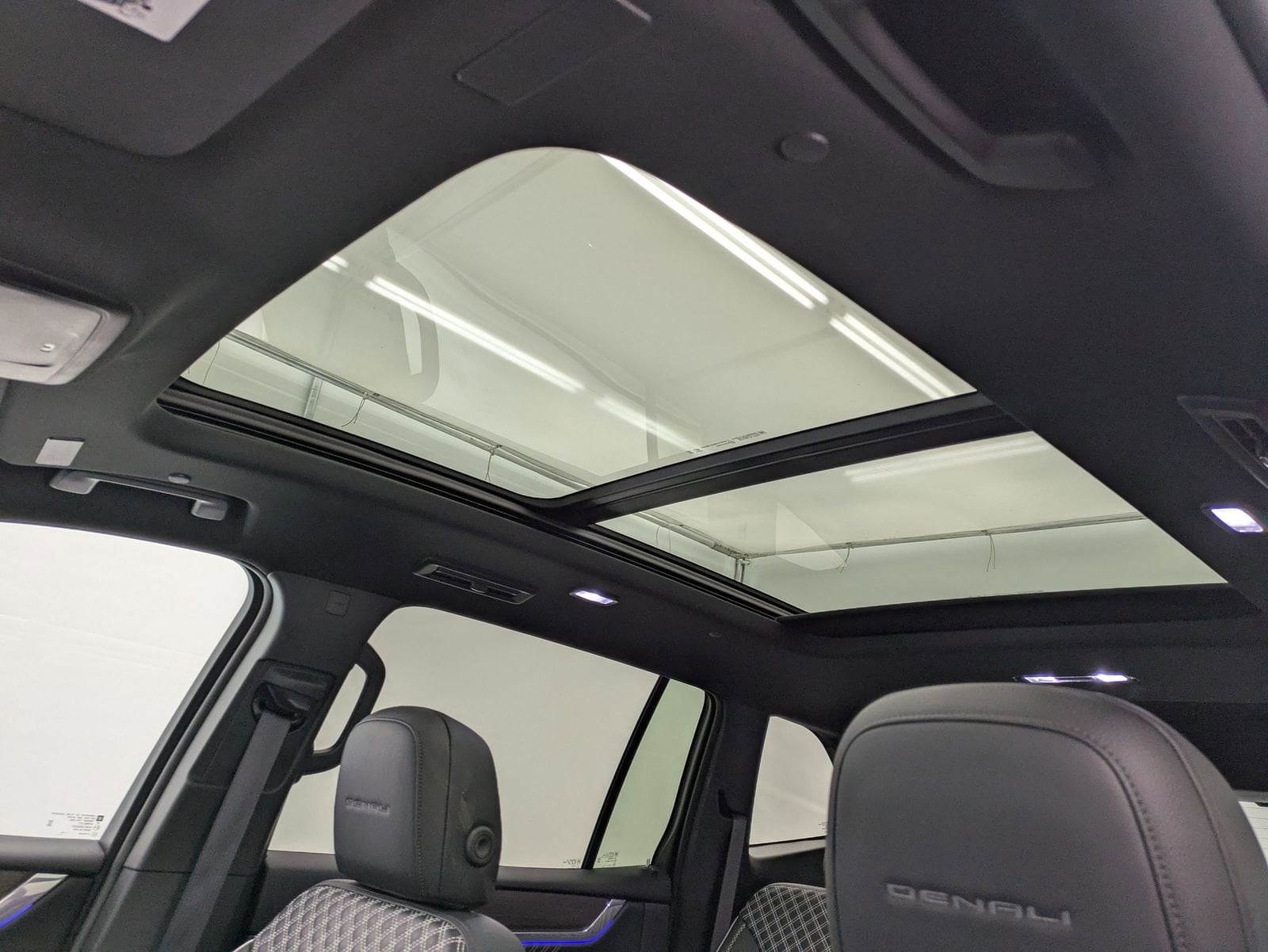 Thumbnail: 2025 GMC Acadia - 18