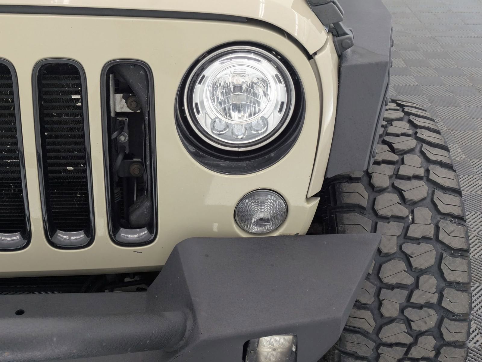 Thumbnail: 2018 Jeep Wrangler - 9