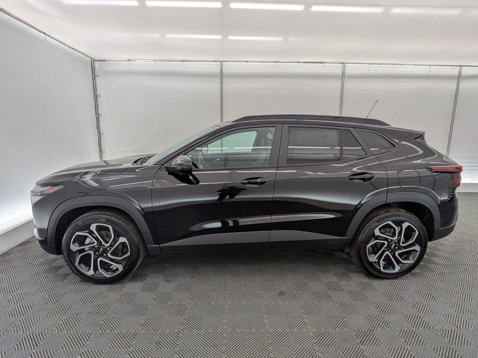 Thumbnail: 2026 Chevrolet Trax - 3