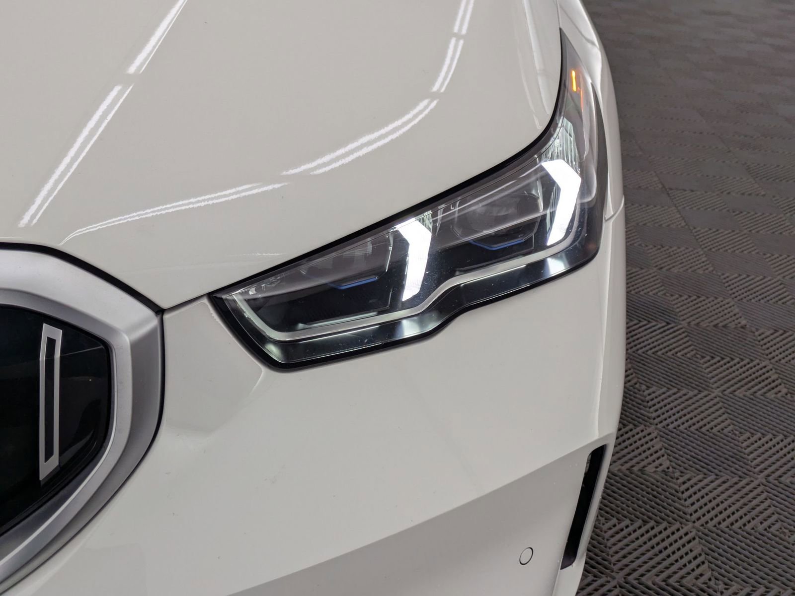Thumbnail: 2025 BMW 5 Series - 10