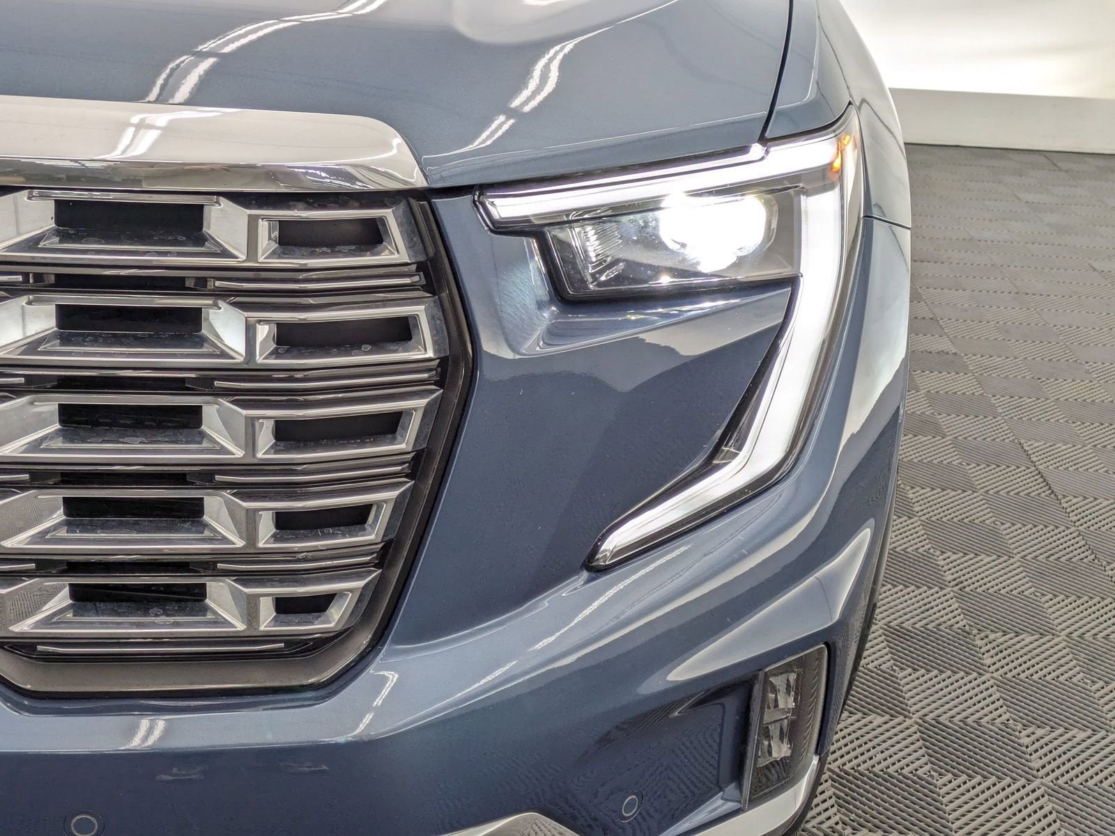 Thumbnail: 2025 GMC Acadia - 8