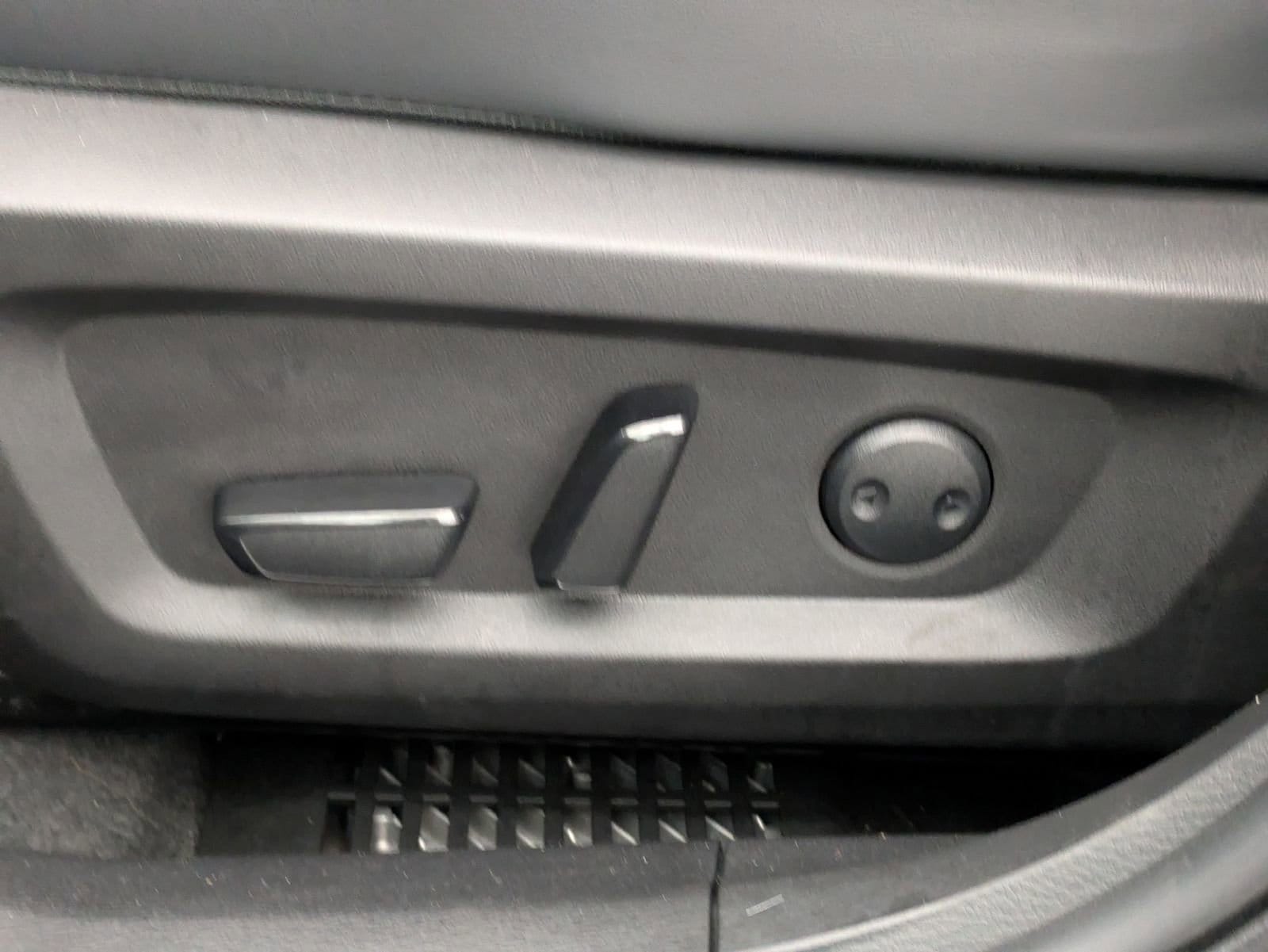 Thumbnail: 2023 Mitsubishi Outlander - 18