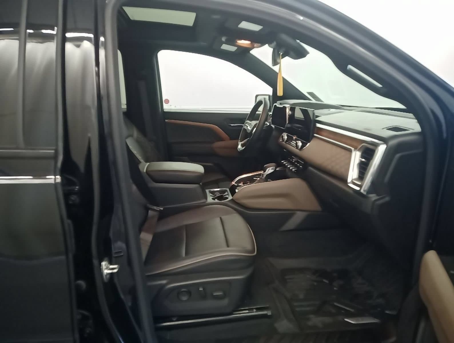 Thumbnail: 2024 GMC Canyon - 6