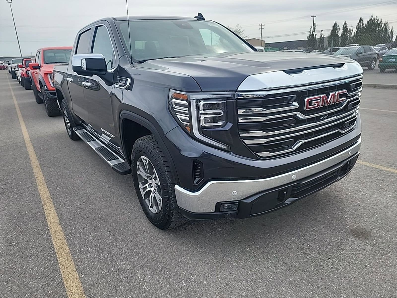 2025 GMC Sierra SLT 4WD Crew Cab Short Box's photo