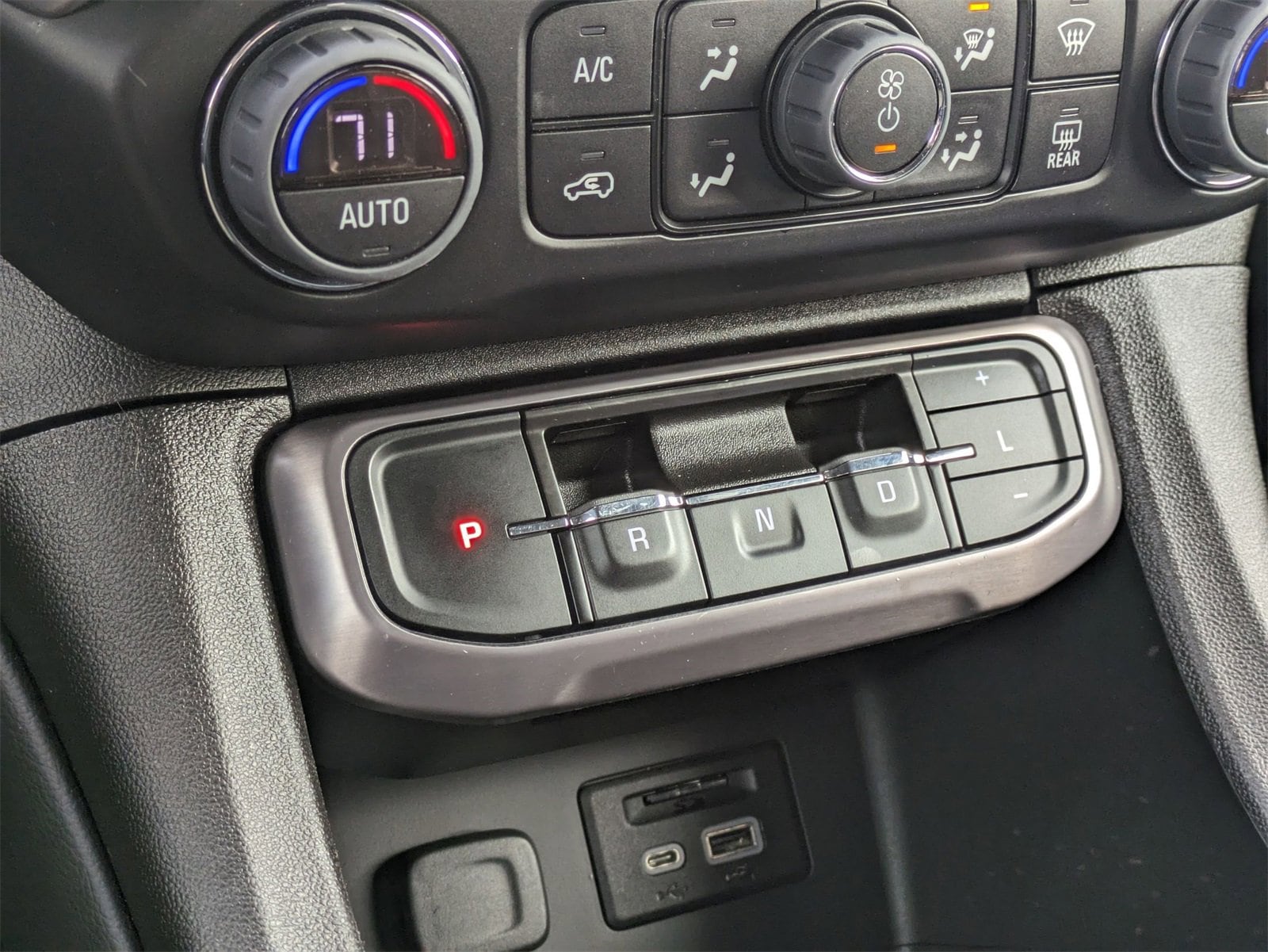 Thumbnail: 2023 GMC Acadia - 32