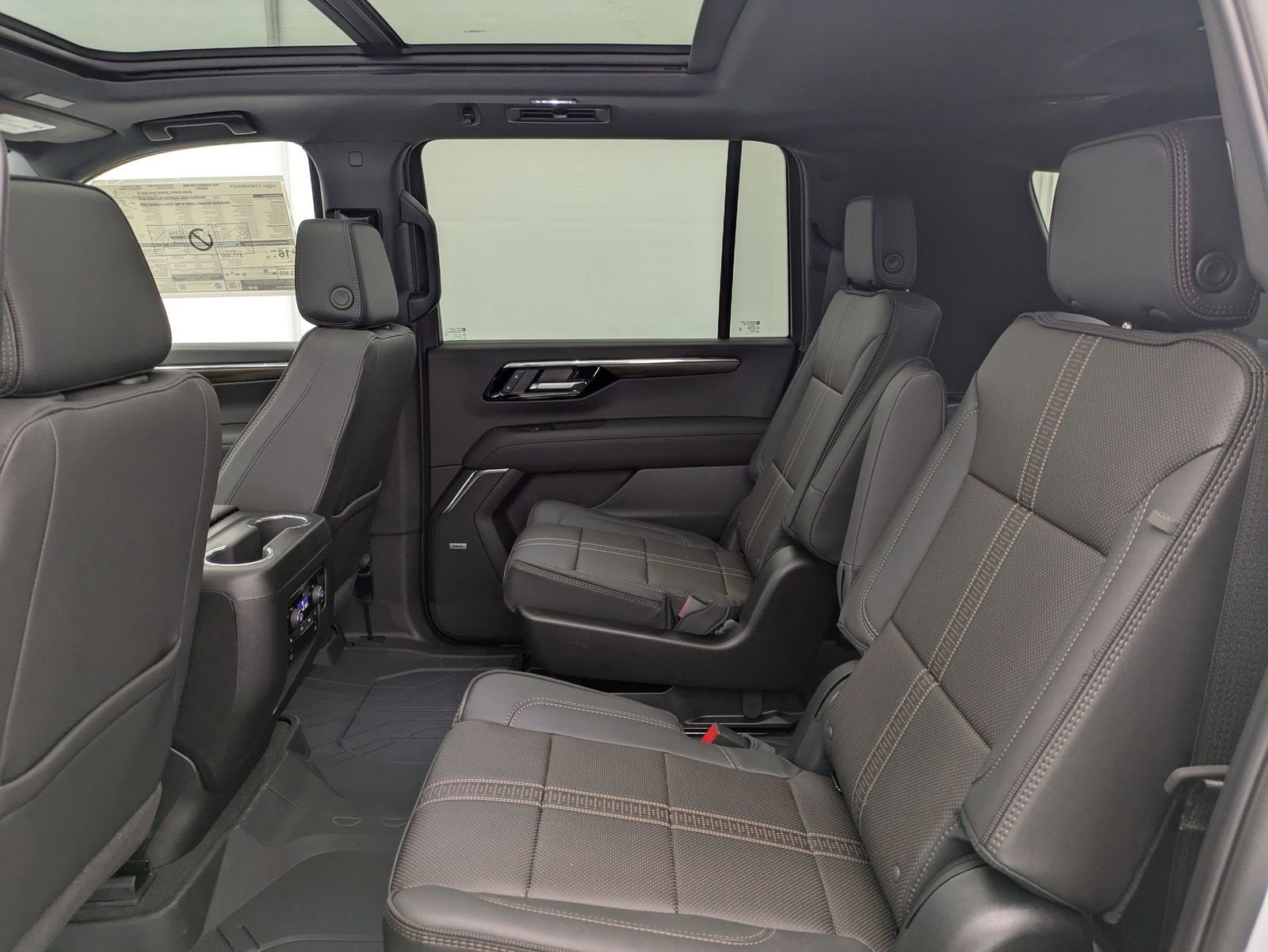 Thumbnail: 2026 Chevrolet Suburban - 21