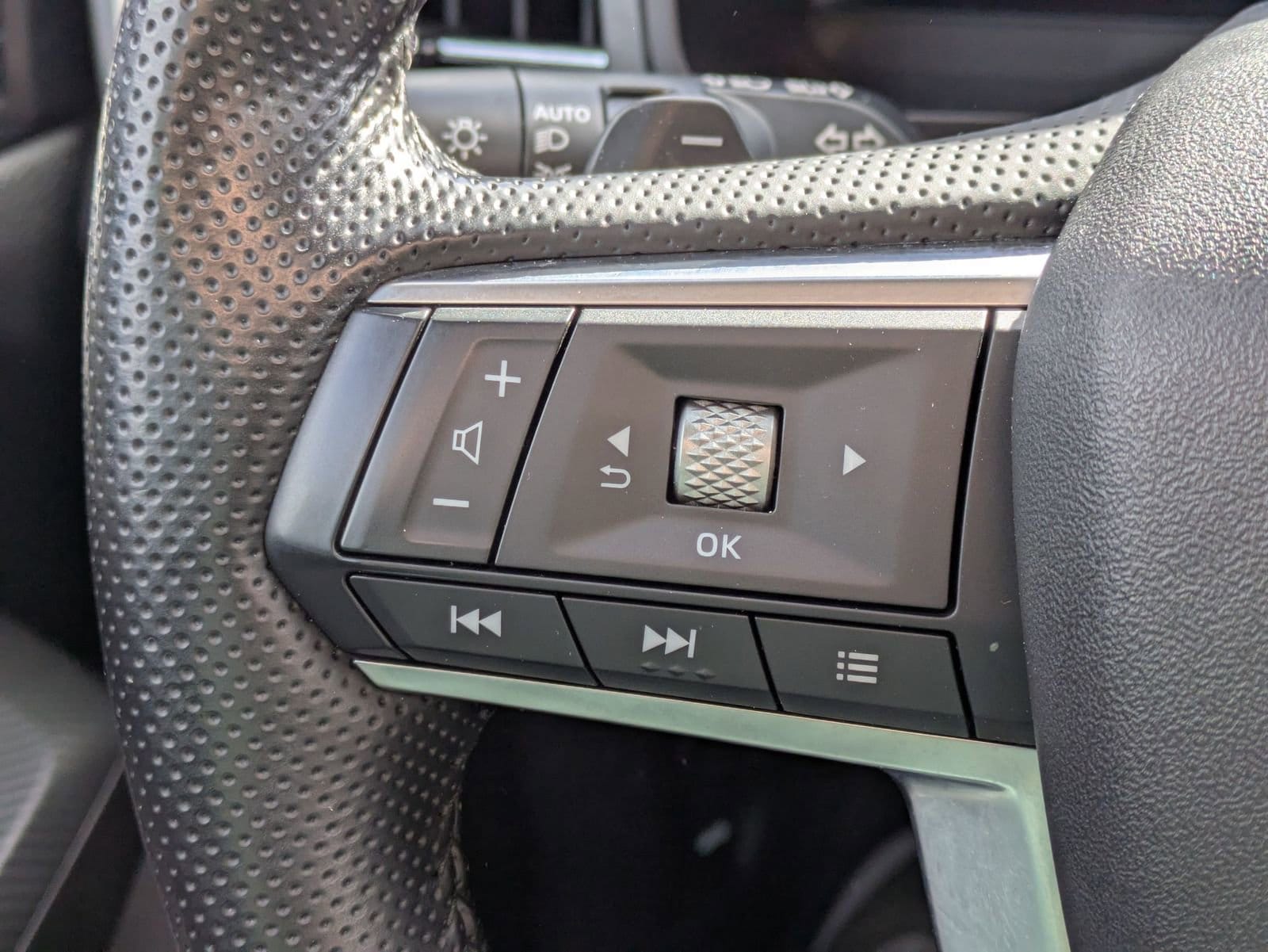 Thumbnail: 2023 Mitsubishi Outlander - 25