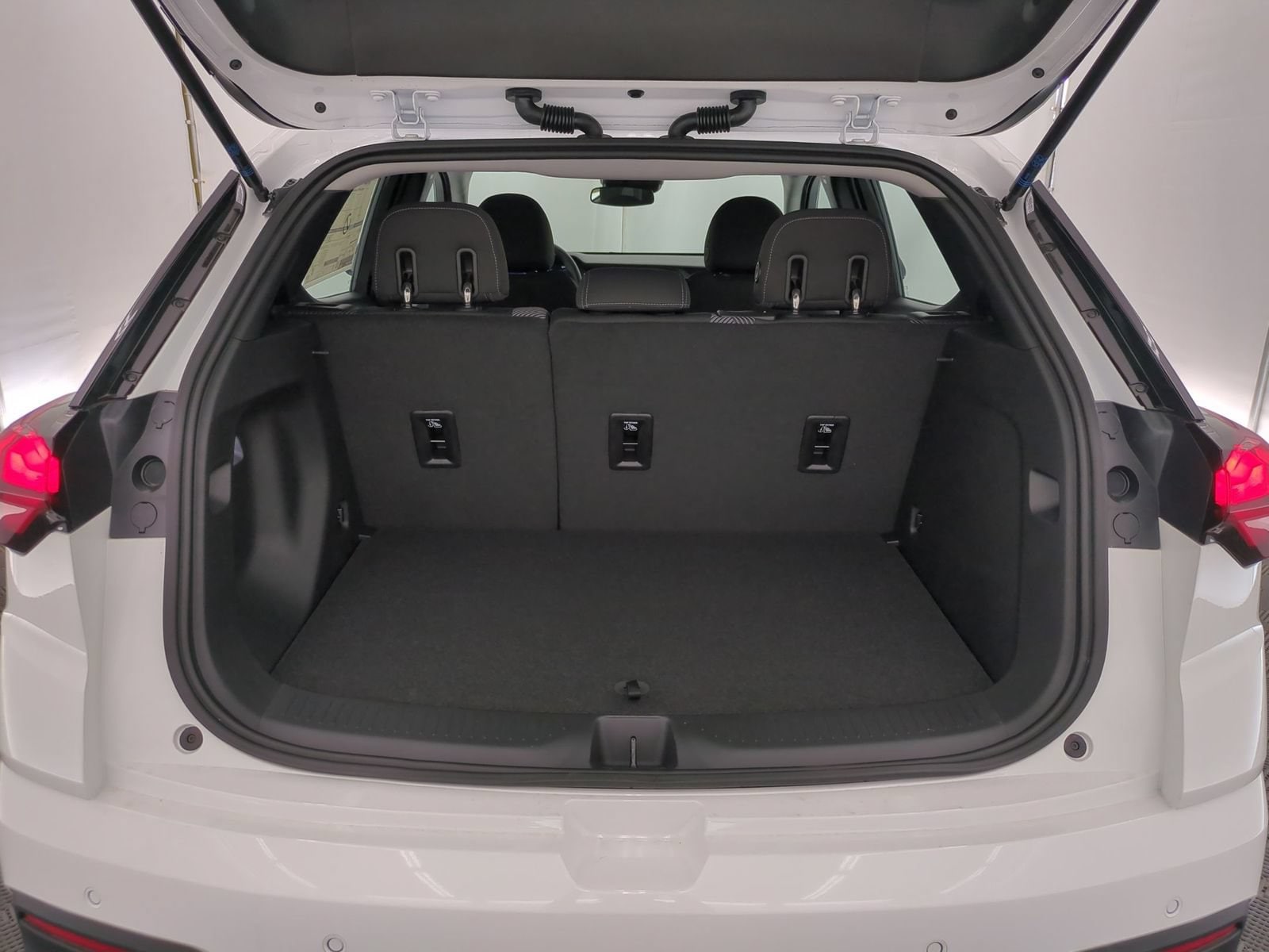 2027 Chevrolet Bolt LT - Photo 32