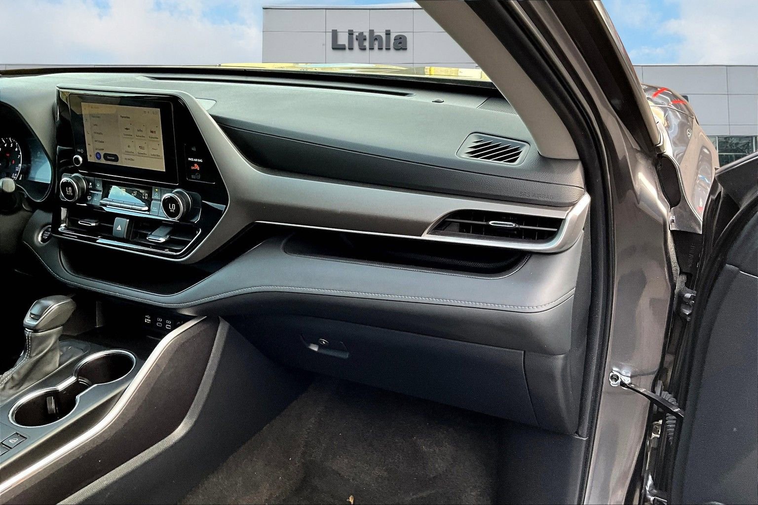 Thumbnail: 2024 Toyota Highlander - 24