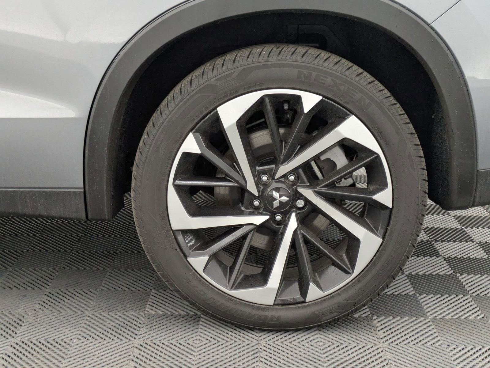 Thumbnail: 2023 Mitsubishi Outlander - 14