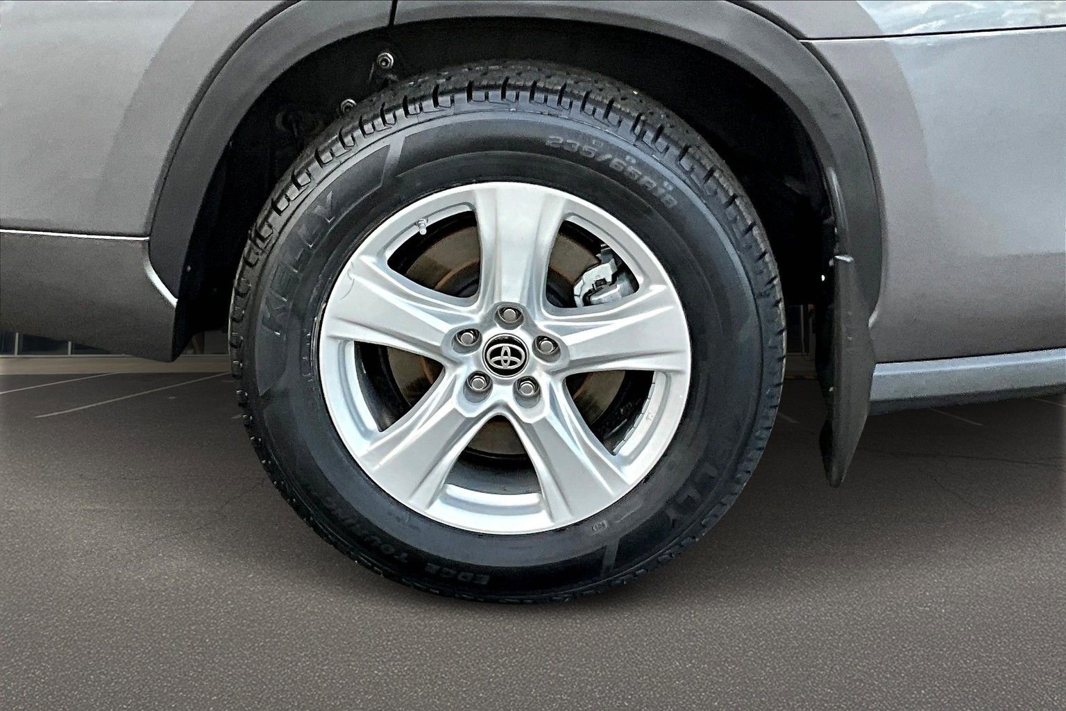 Thumbnail: 2024 Toyota Highlander - 36