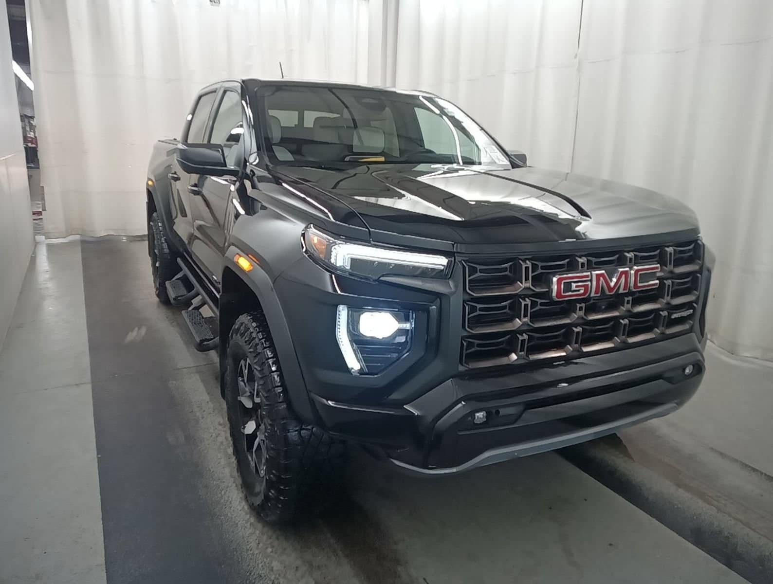 2024 GMC Canyon AT4X 4WD Crew Cab Short Box's photo