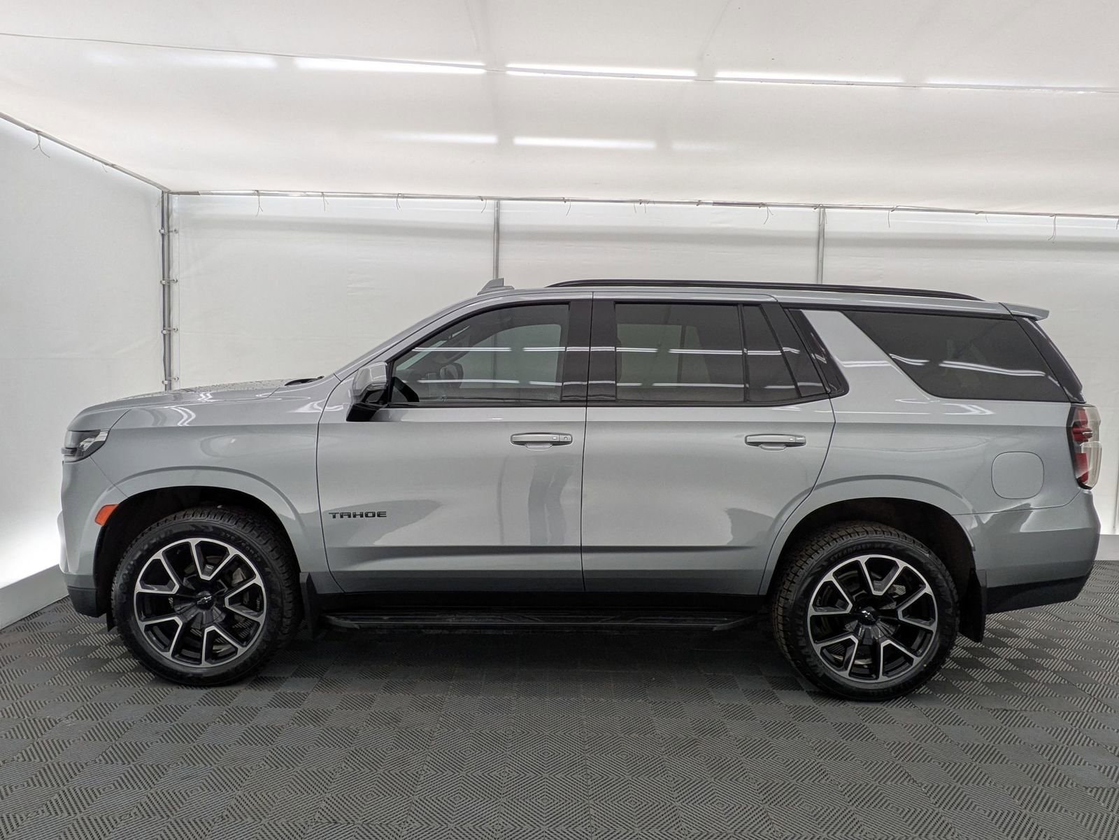 Thumbnail: 2024 Chevrolet Tahoe - 3
