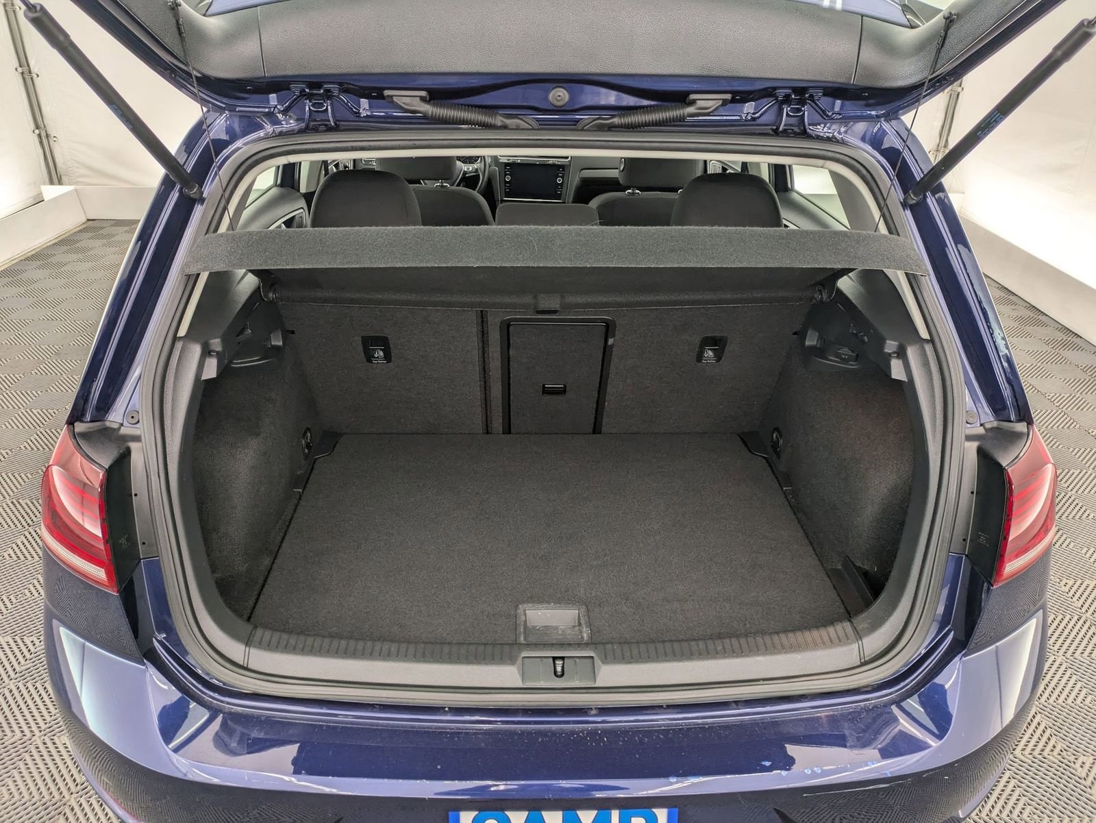 Thumbnail: 2019 Volkswagen e-Golf - 32