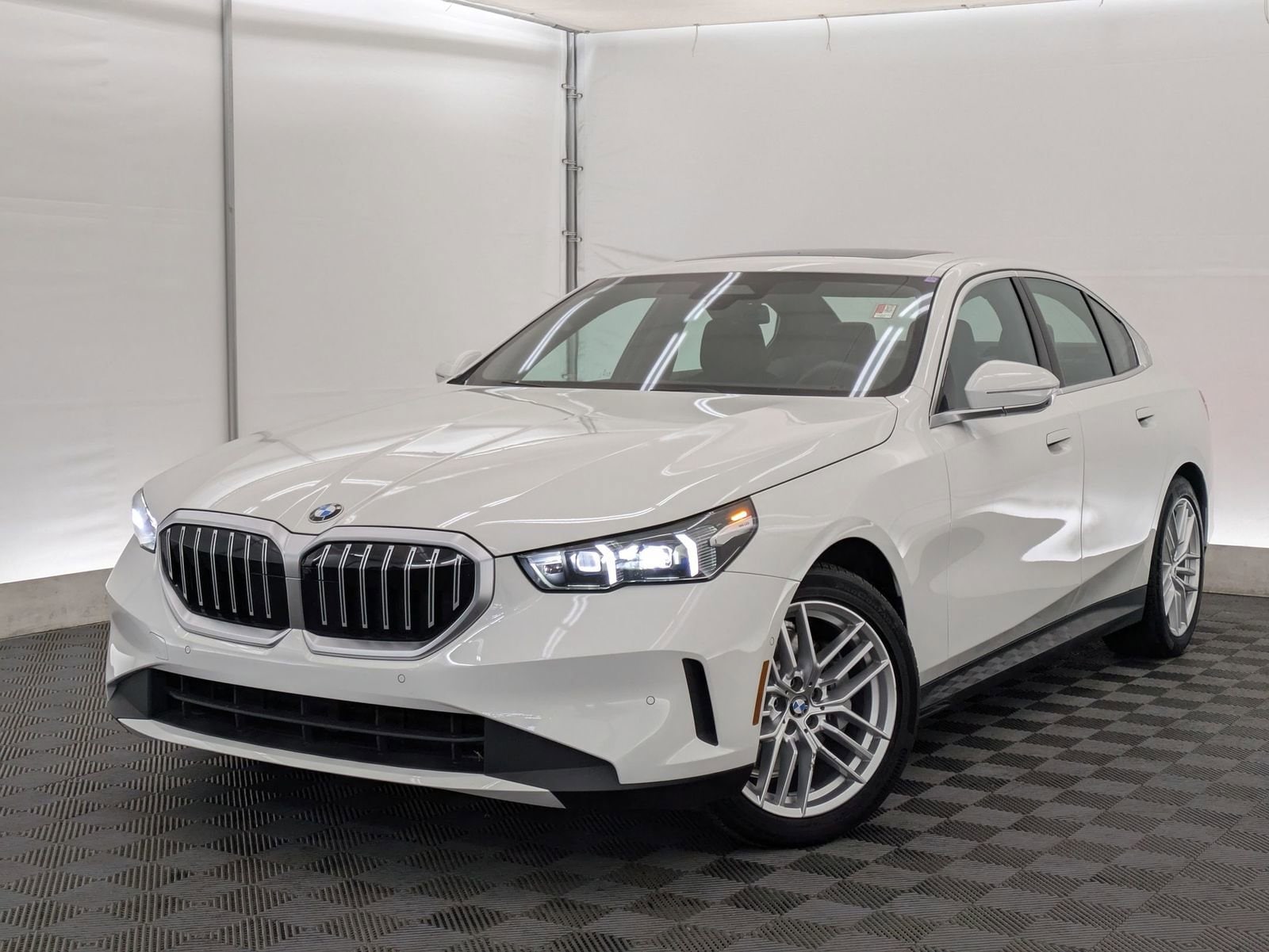 2025 BMW 5 Series 530i xDrive Sedan's photo