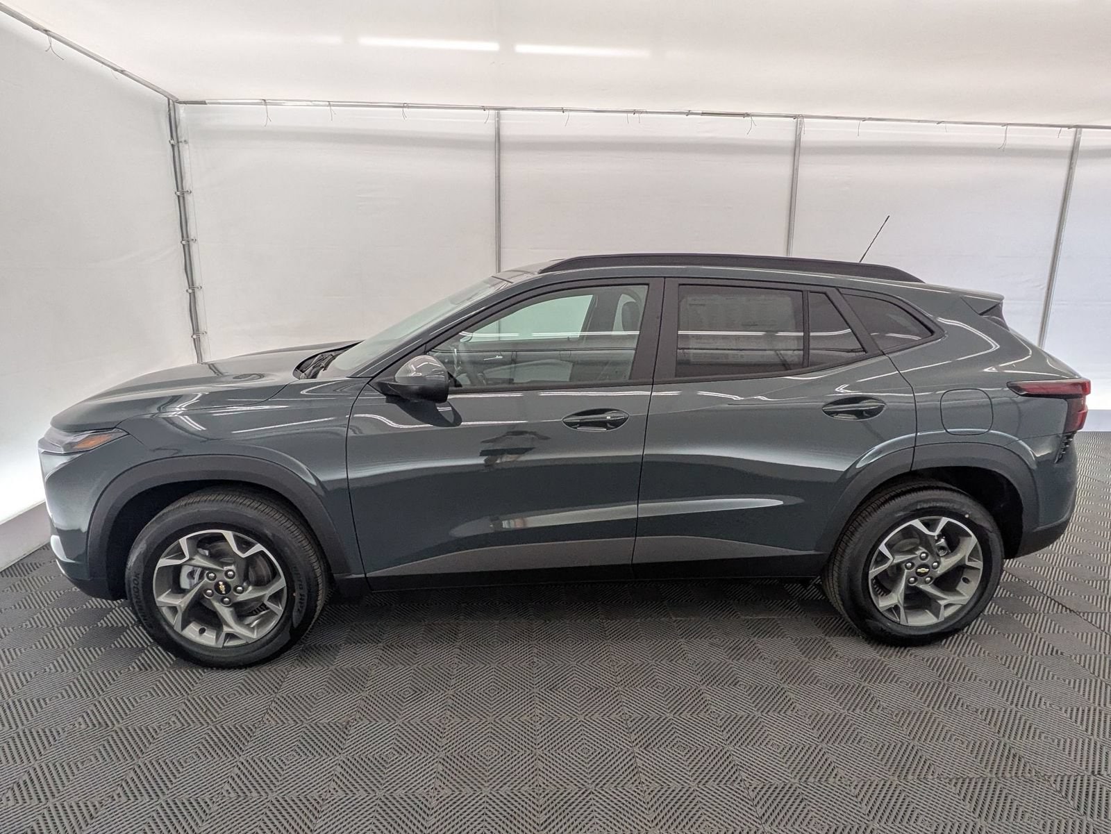 Thumbnail: 2026 Chevrolet Trax - 3