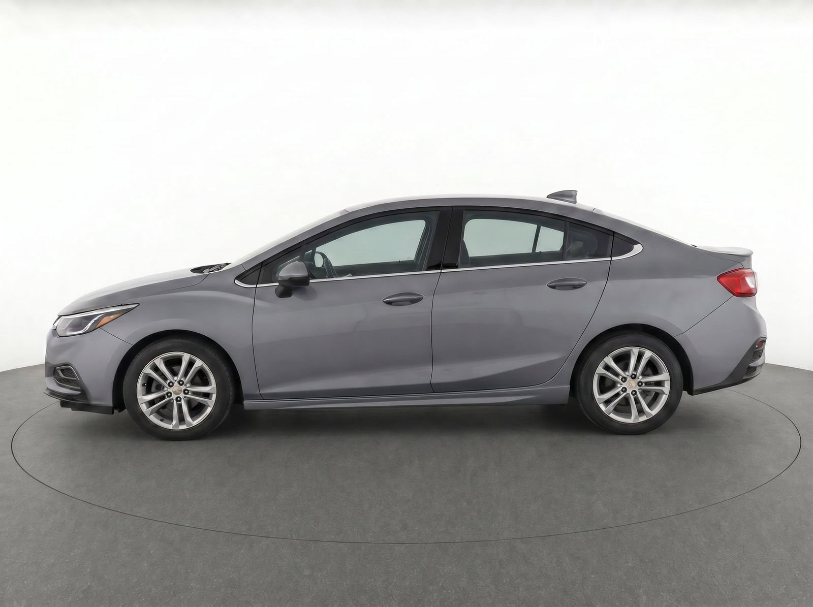 Thumbnail: 2017 Chevrolet Cruze - 3