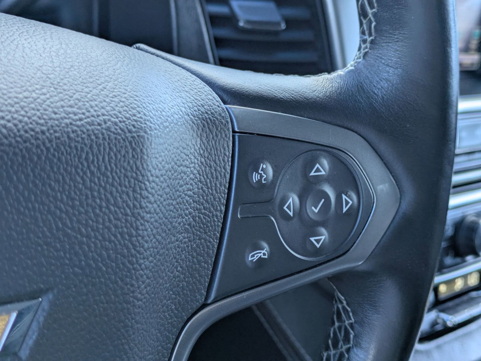 Thumbnail: 2016 Chevrolet Tahoe - 26