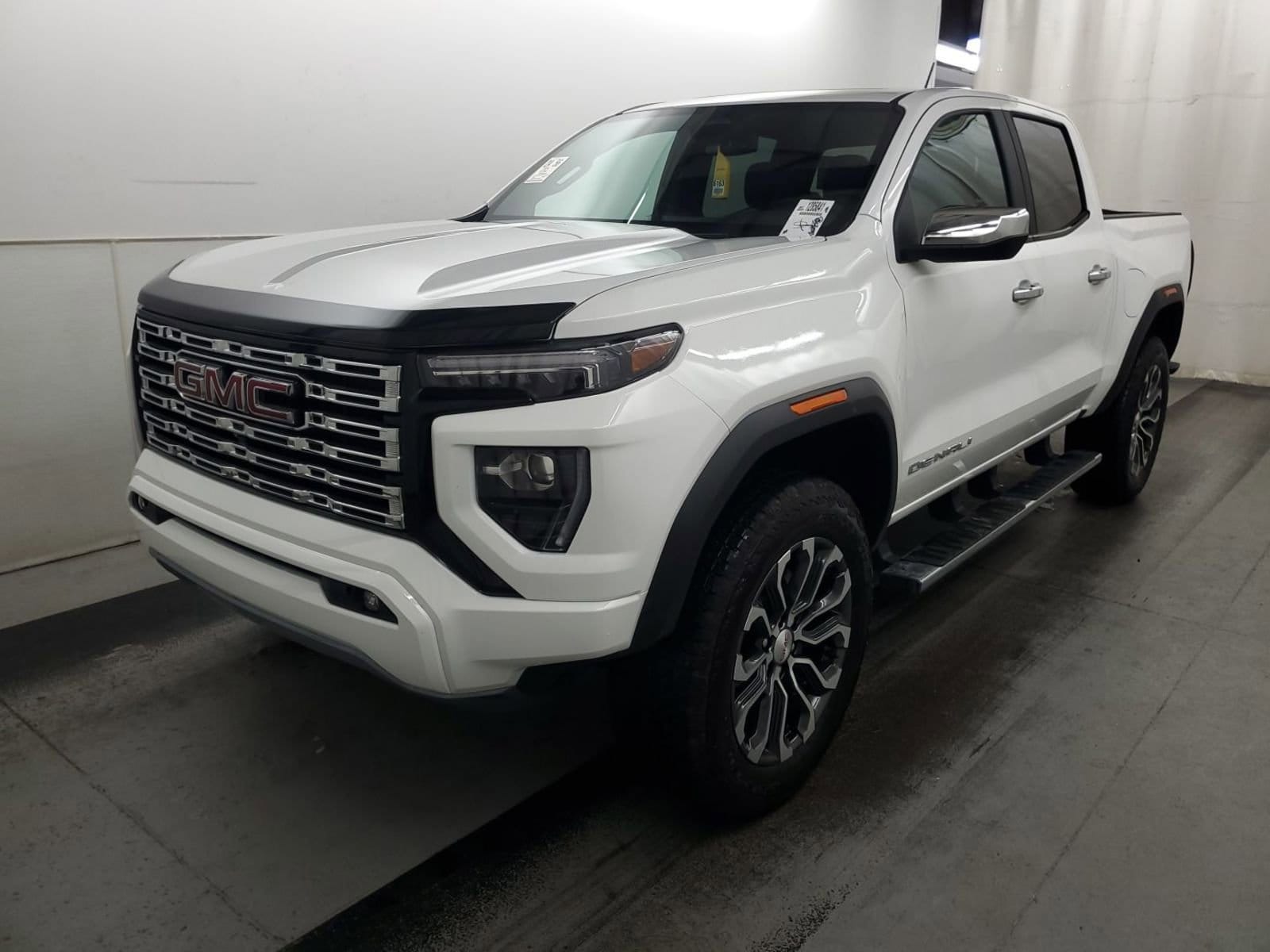 2024 GMC Canyon Denali 4WD Crew Cab Short Box's photo