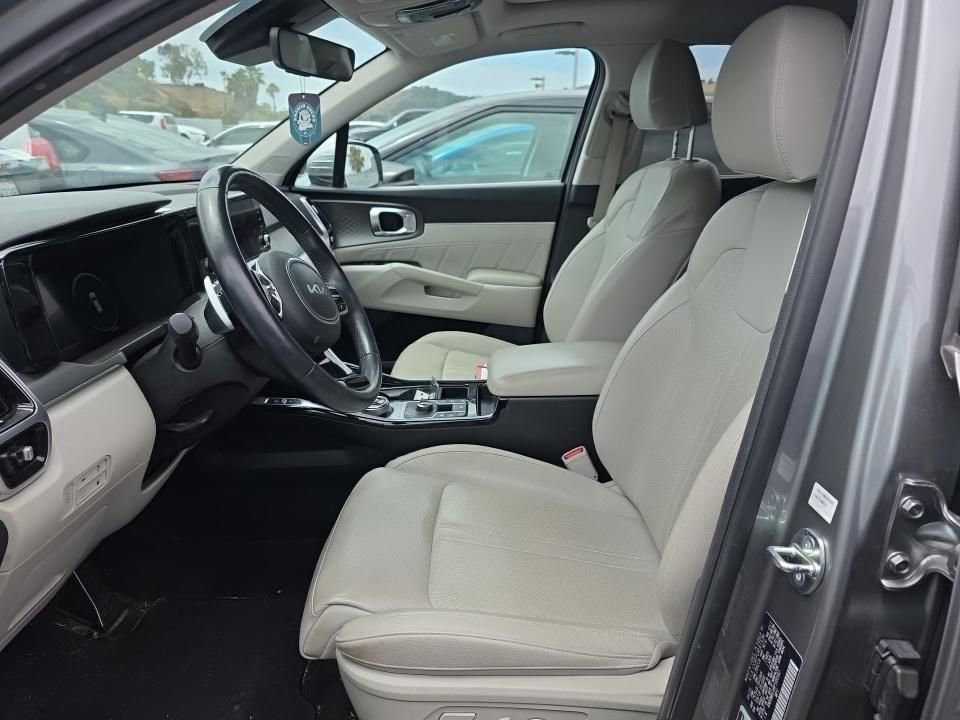 Thumbnail: 2023 Kia Sorento - 4
