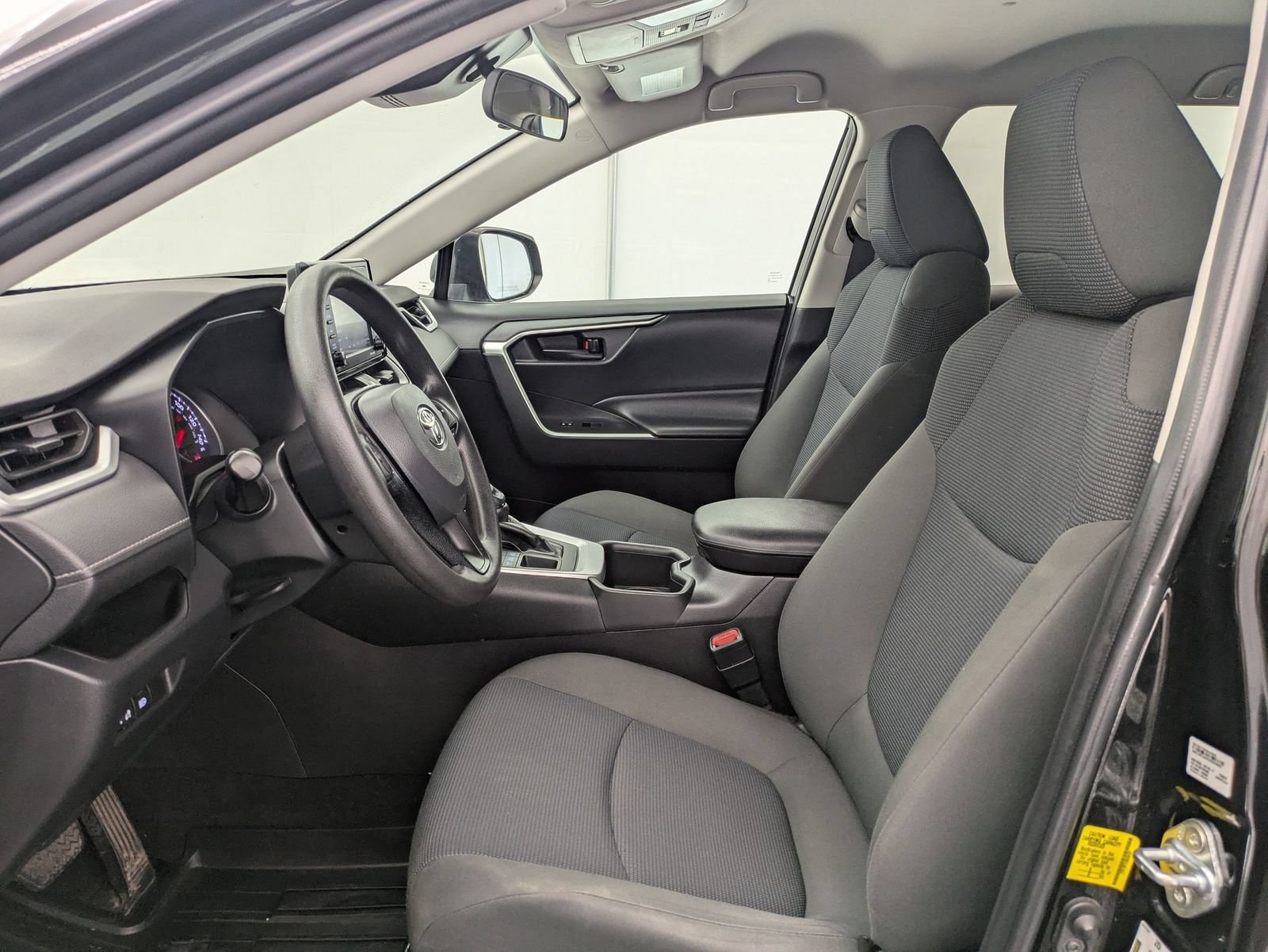Thumbnail: 2022 Toyota RAV4 - 17
