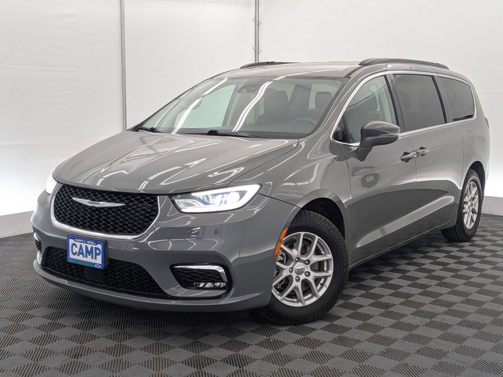 2022 Chrysler Pacifica Touring L's photo