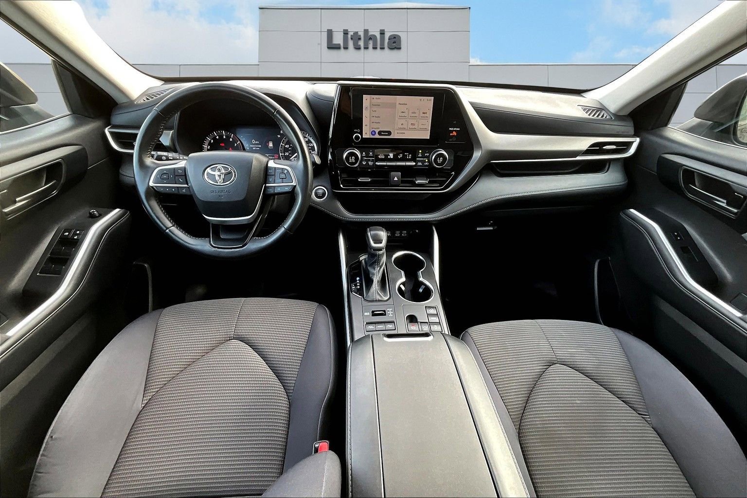 Thumbnail: 2024 Toyota Highlander - 10