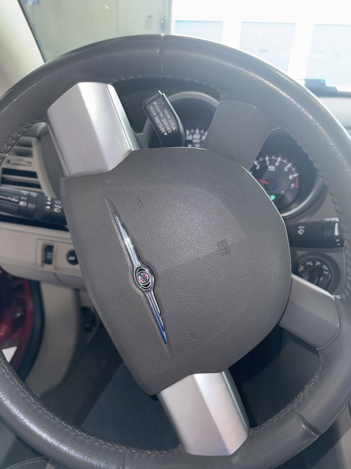 Thumbnail: 2010 Chrysler Sebring - 3