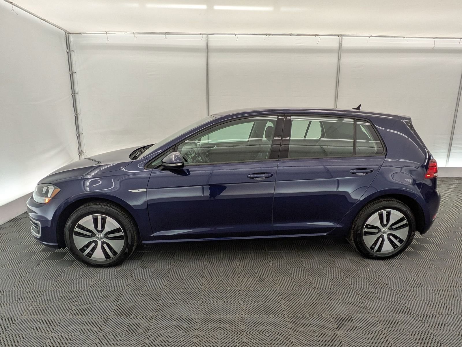 Thumbnail: 2019 Volkswagen e-Golf - 3
