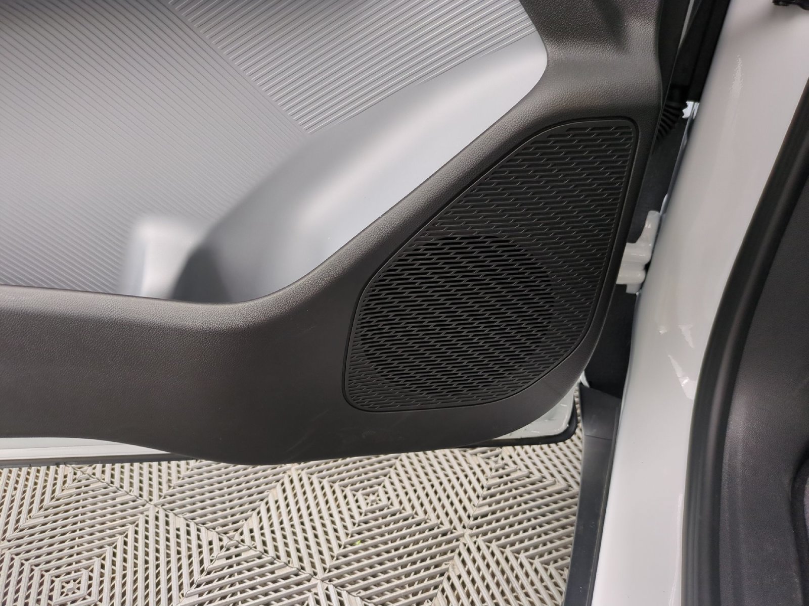 2027 Chevrolet Bolt LT - Photo 28