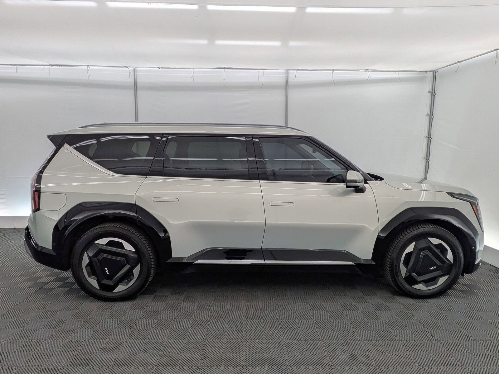 Thumbnail: 2024 Kia EV9 - 7