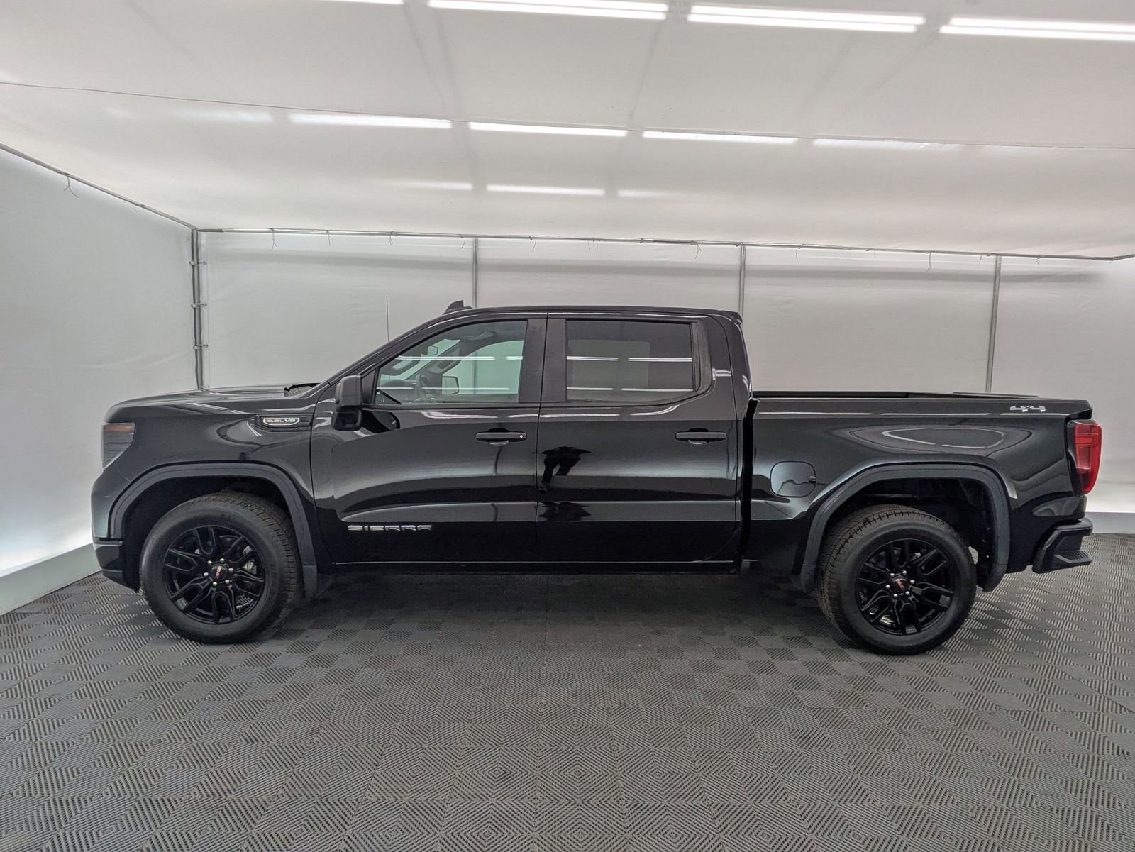 Thumbnail: 2024 GMC Sierra 1500 - 3