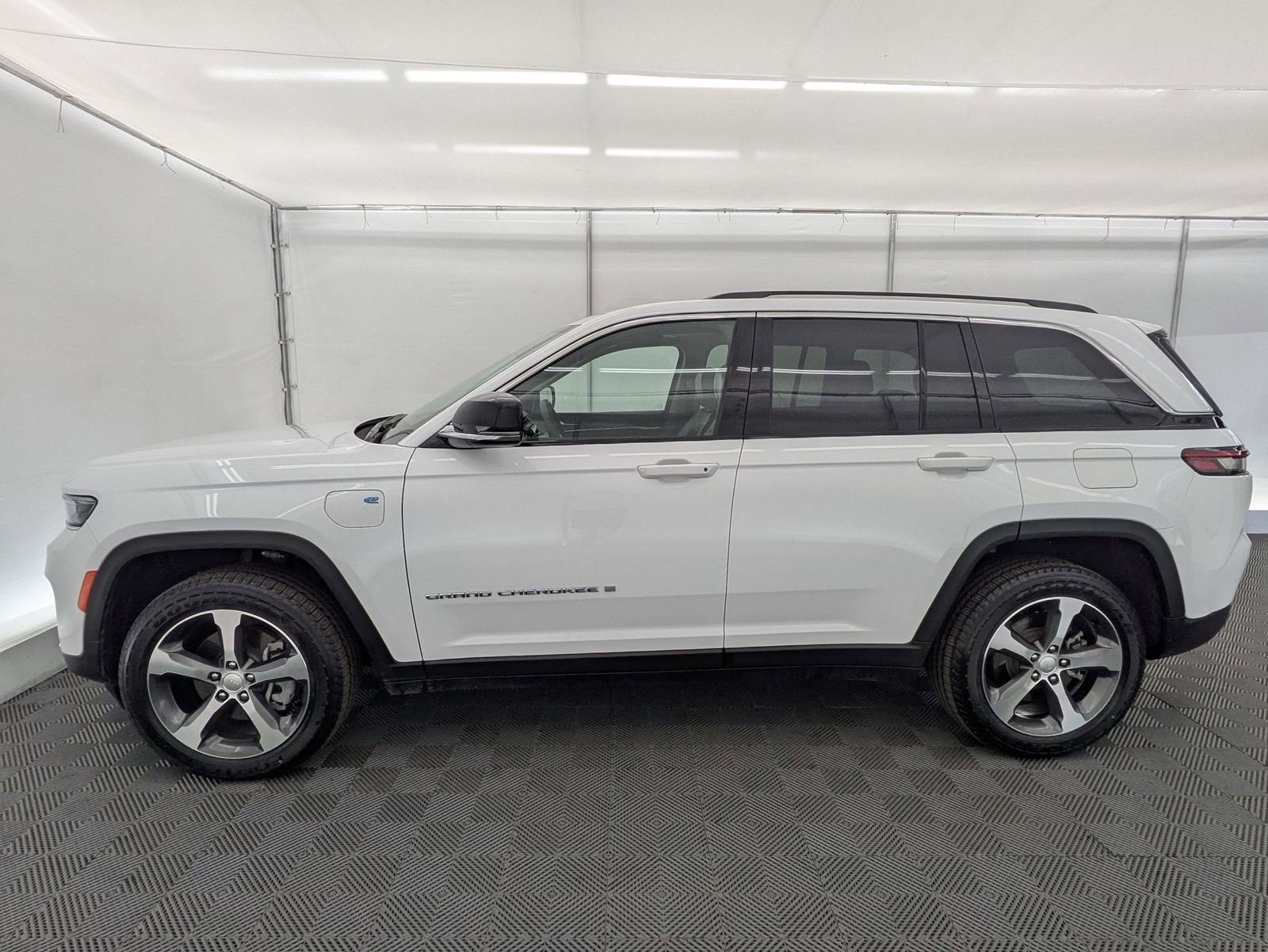Thumbnail: 2022 Jeep Grand Cherokee - 3