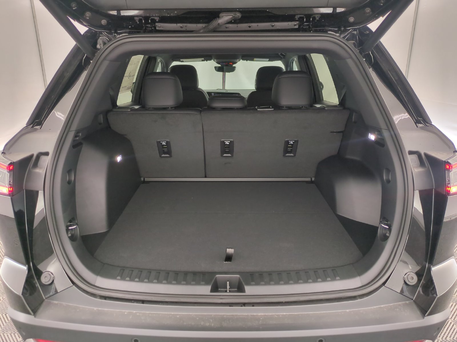 2027 Chevrolet Equinox LT - Photo 32