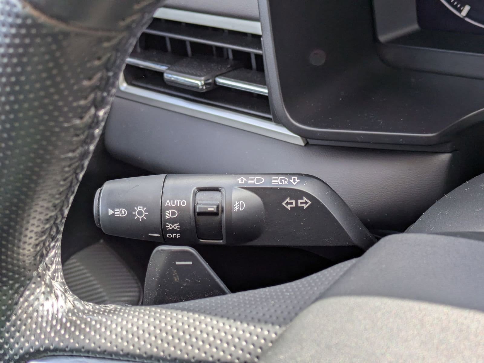 Thumbnail: 2023 Mitsubishi Outlander - 28