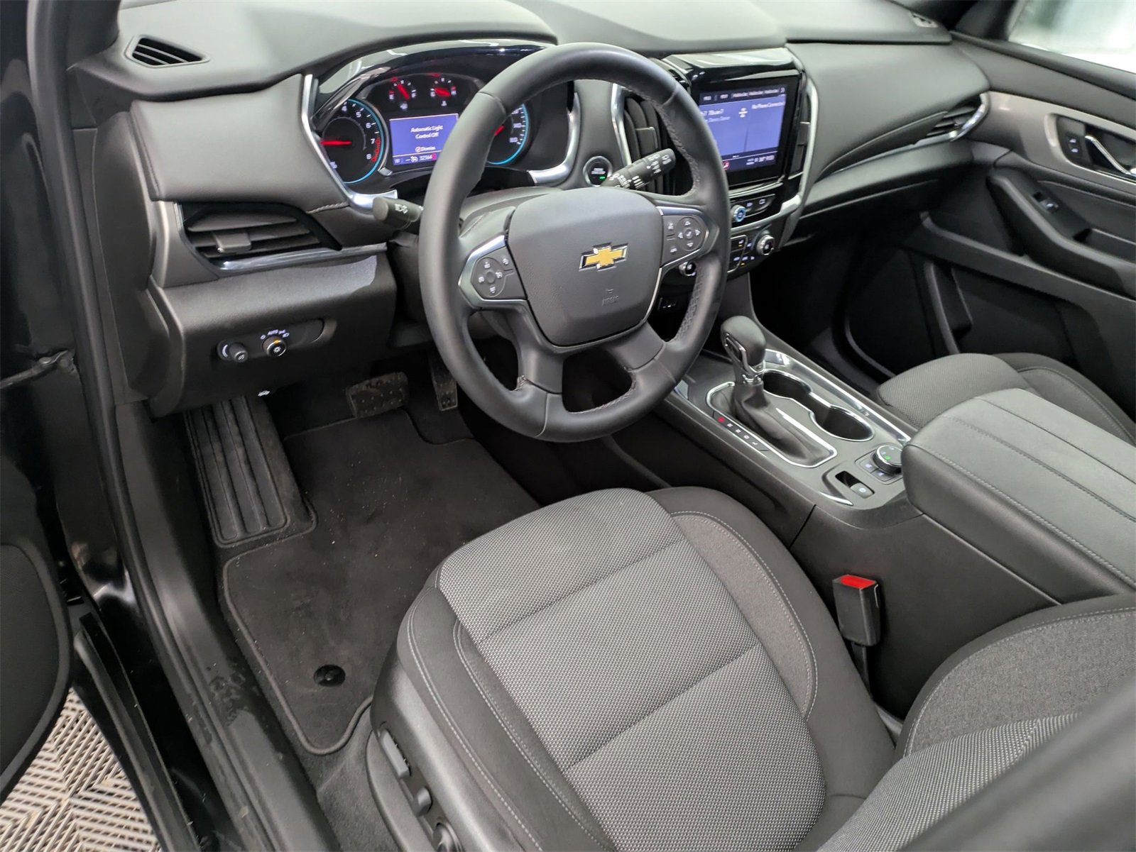 Thumbnail: 2023 Chevrolet Traverse - 2