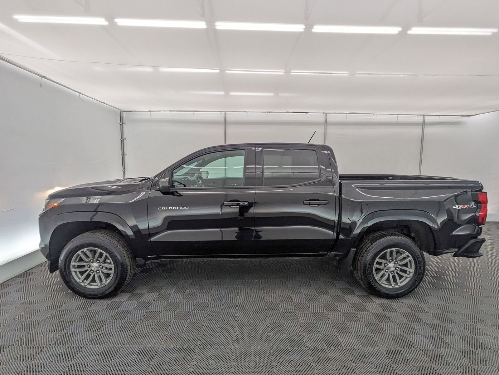 Thumbnail: 2023 Chevrolet Colorado - 3