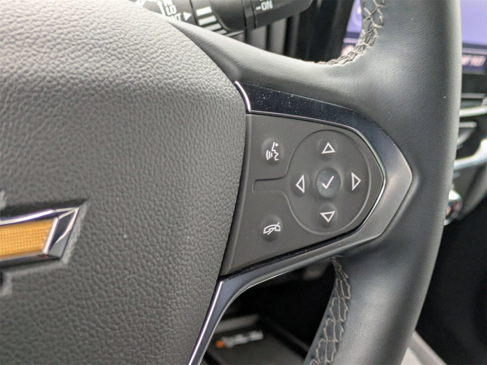 Thumbnail: 2023 Chevrolet Traverse - 25