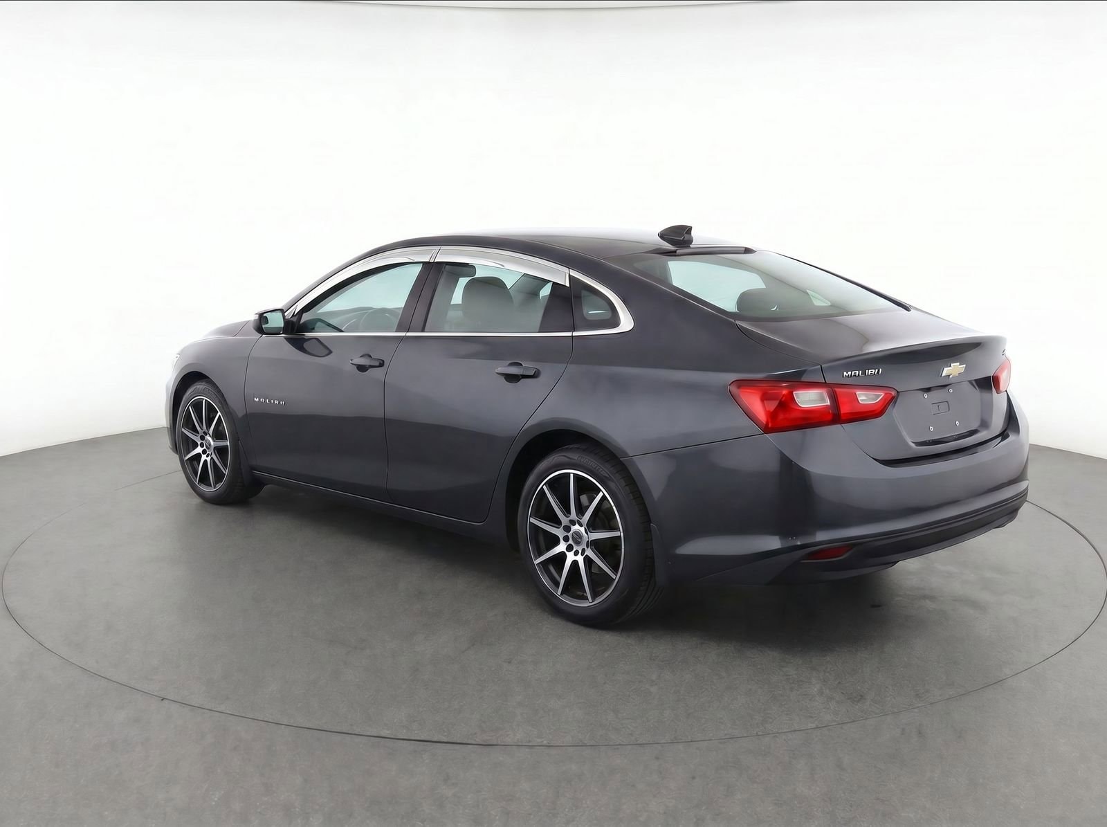 Thumbnail: 2016 Chevrolet Malibu - 3
