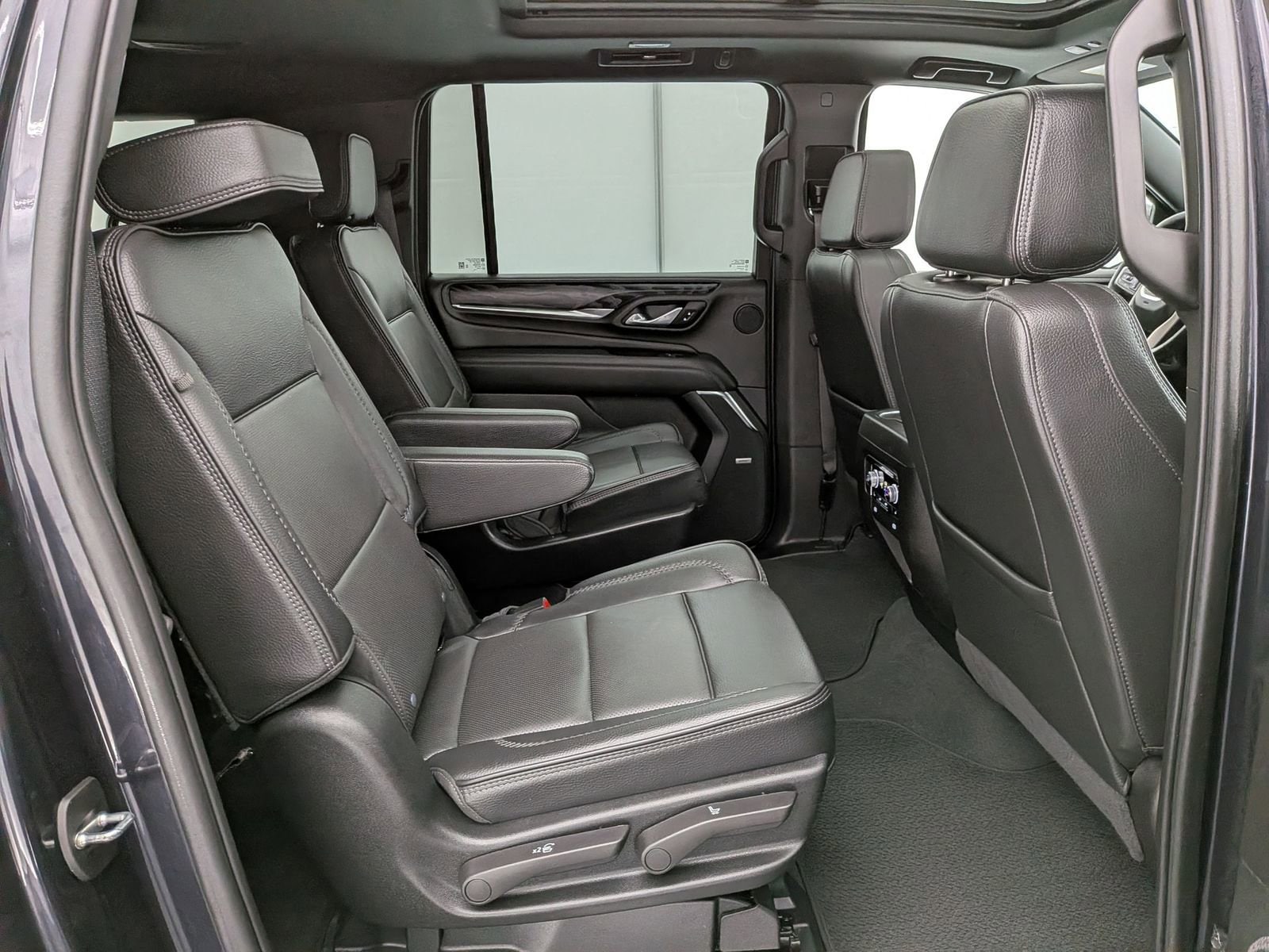 Thumbnail: 2024 GMC Yukon XL - 24