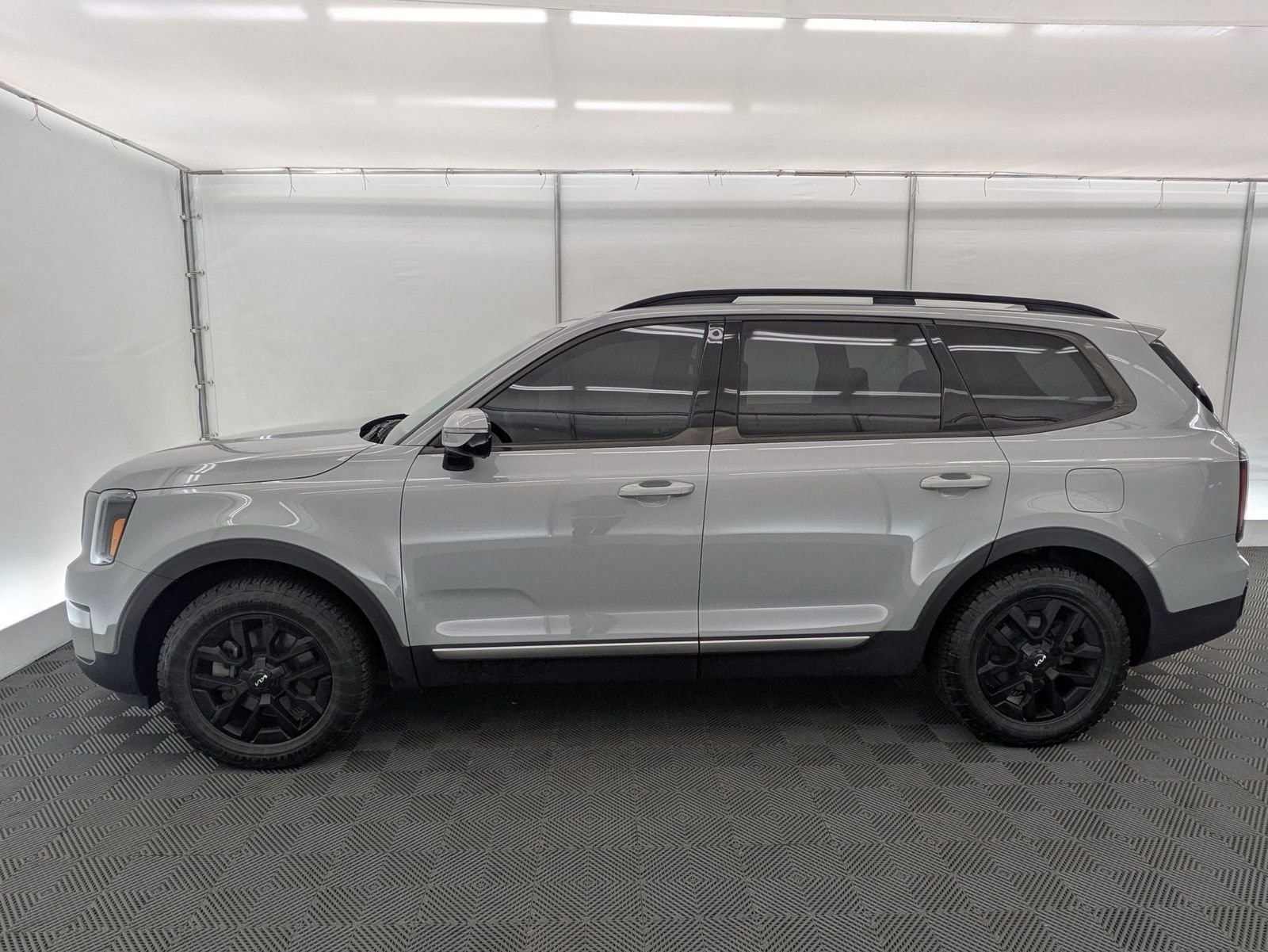 Thumbnail: 2023 Kia Telluride - 3