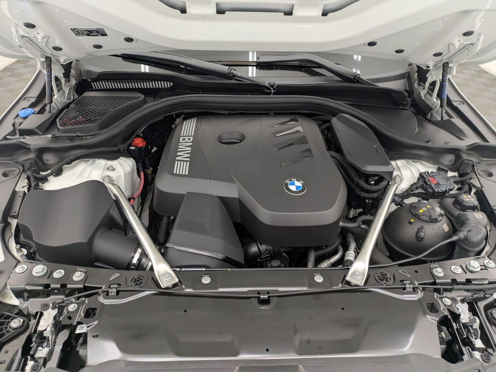 Thumbnail: 2025 BMW 5 Series - 15