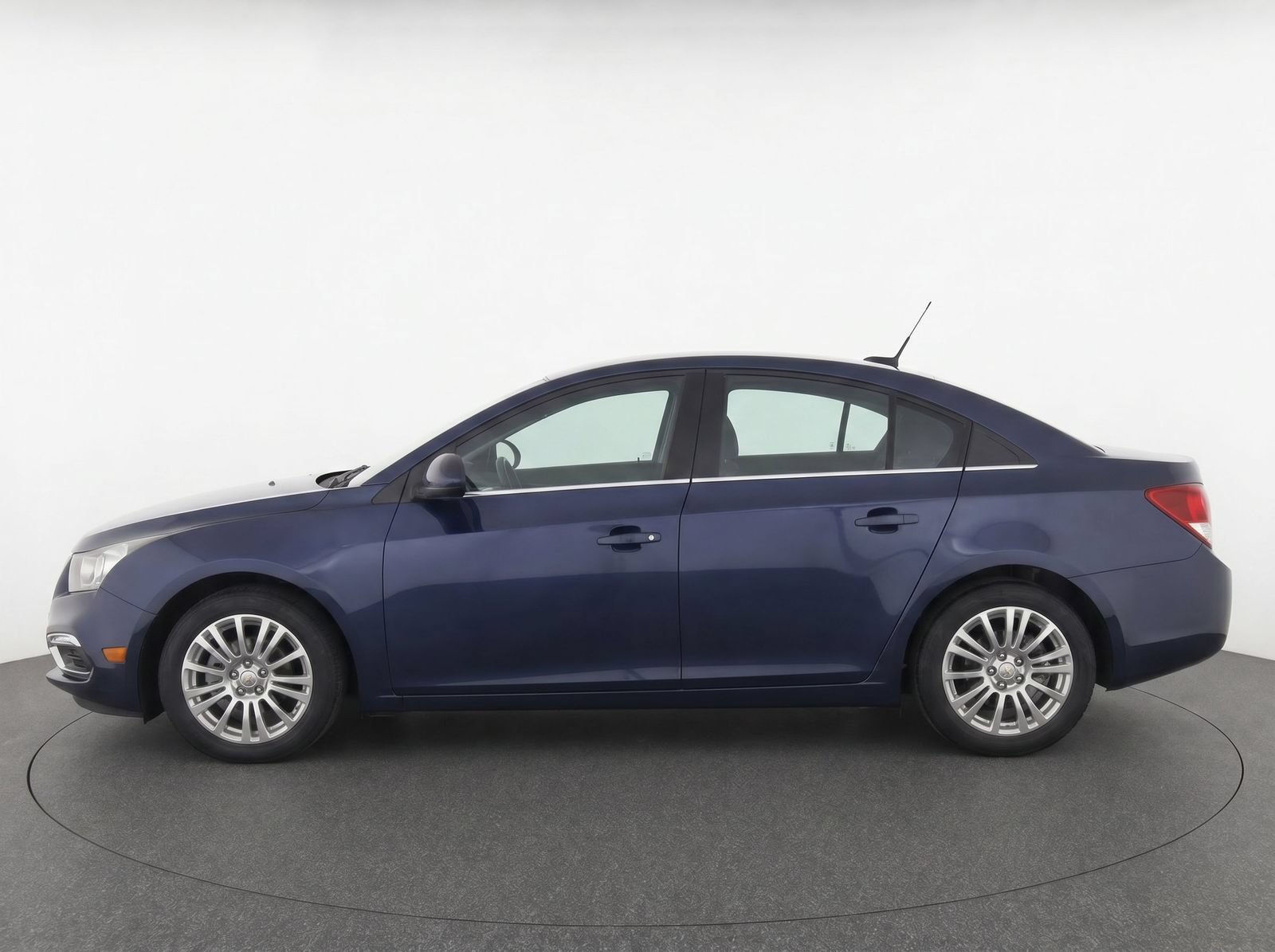 Thumbnail: 2015 Chevrolet Cruze - 3