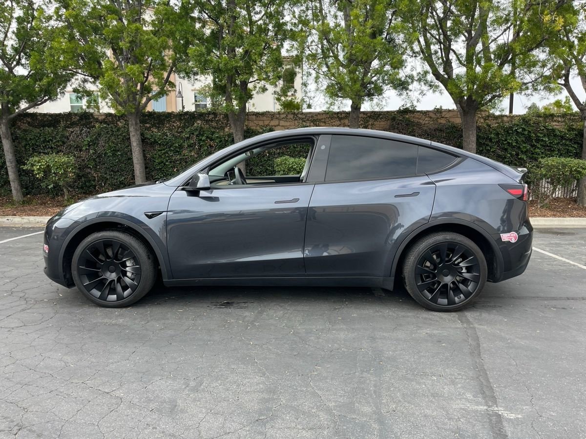 2024 Tesla Model Y's photo