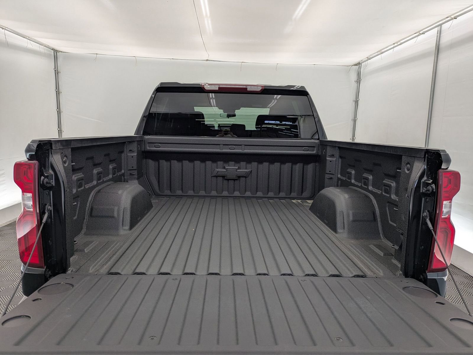 Thumbnail: 2026 Chevrolet Silverado 1500 - 32